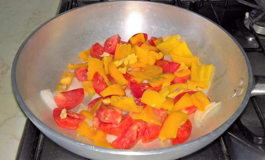 Farfalloni verdure e noci